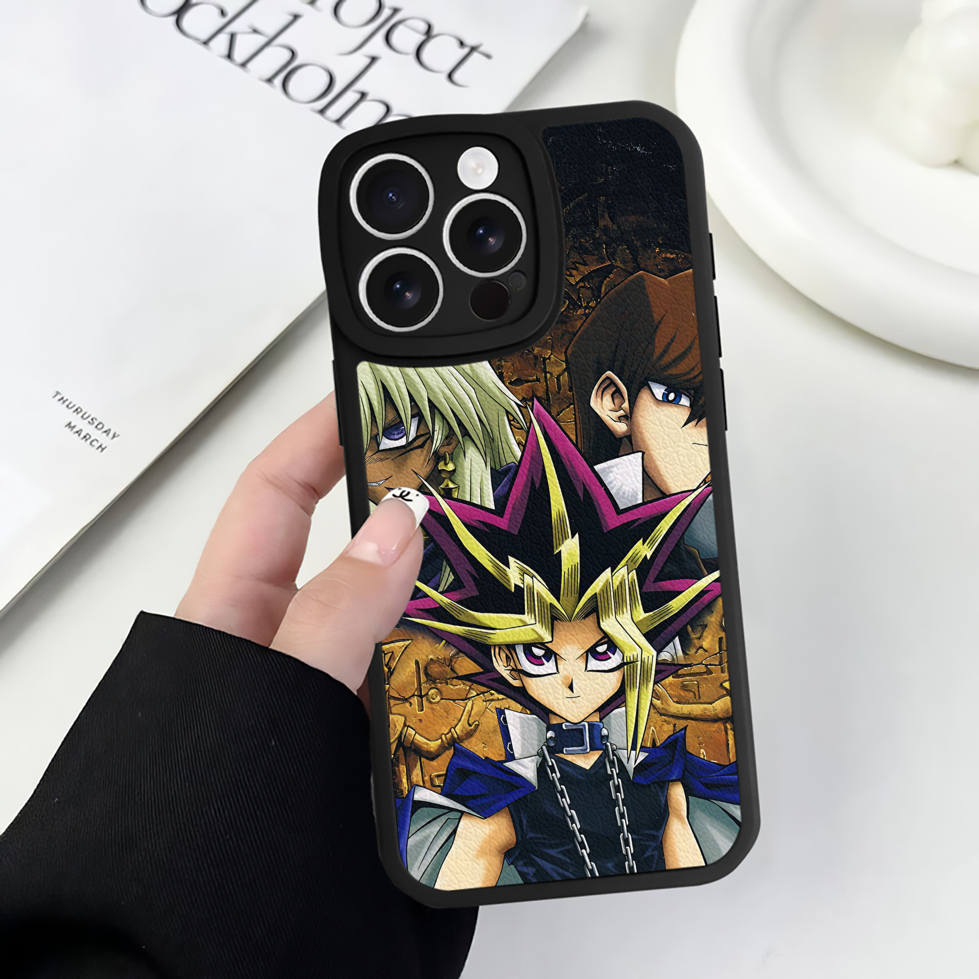 （画像用） 遊☆戯☆王 Yu-Gi-Oh! 【iPhone 16シリーズ対応】シリコンスマホケース（レザー調） 材質：シリコン